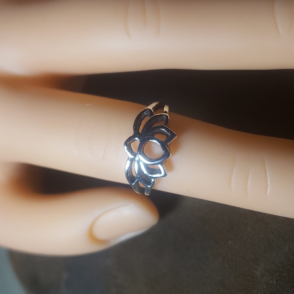 BRAND NEW RING SIZE 6.5